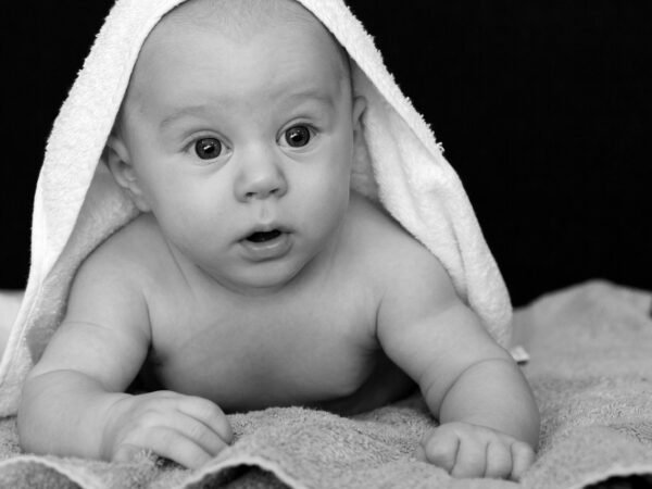 Baby mit Waschlappen sauber machen — kurz und verständlich